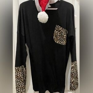 Leopard Accent Black top w pocket. EUC